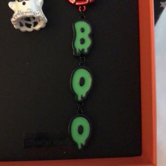 Betsey Johnson Ghost, Vampire Lips & Boo Mismatch Drop Earrings NIB - Picture 11 of 14